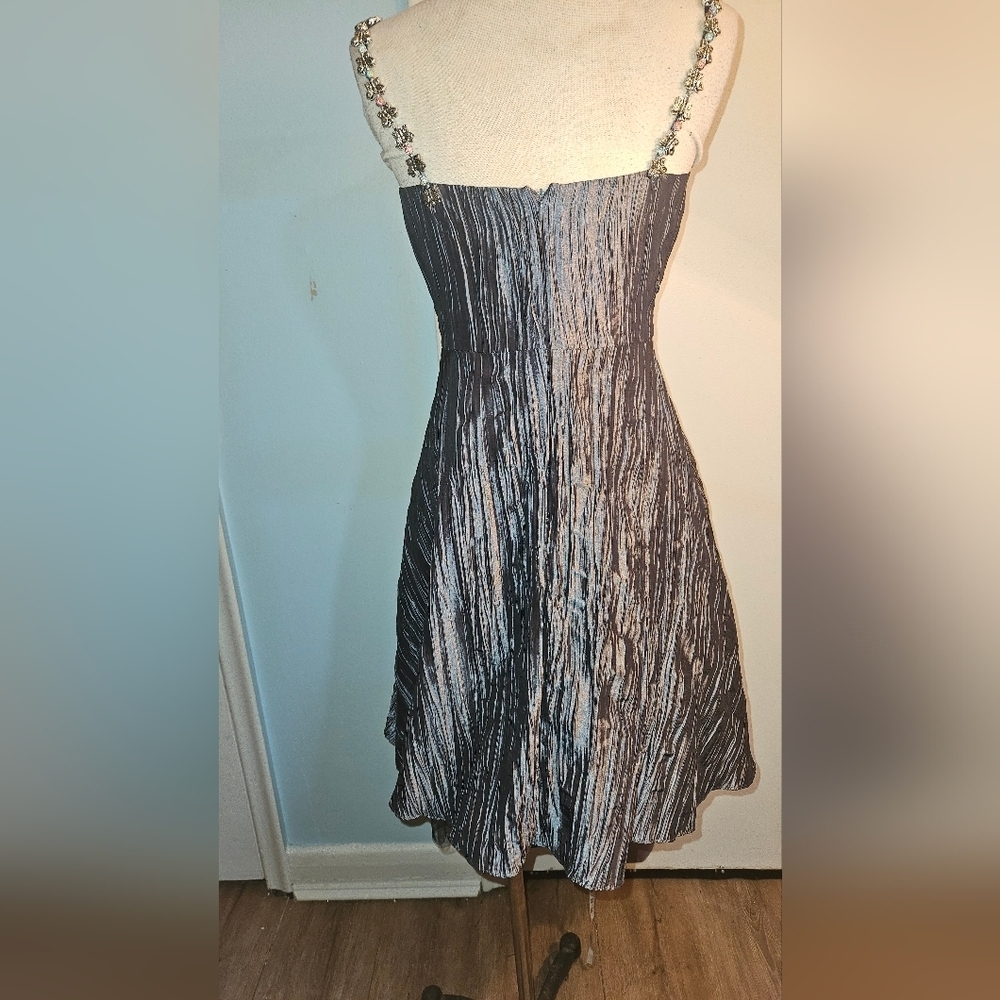 Elegant Black Cocktail Dress - Picture 5 of 9
